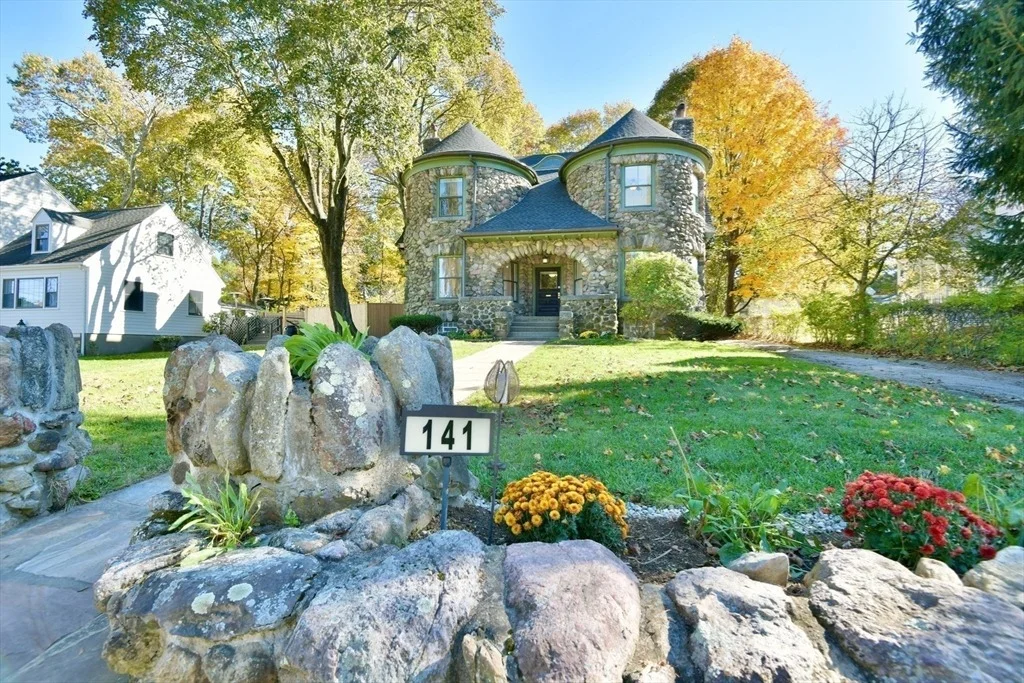 Photo of 141 Beacon St