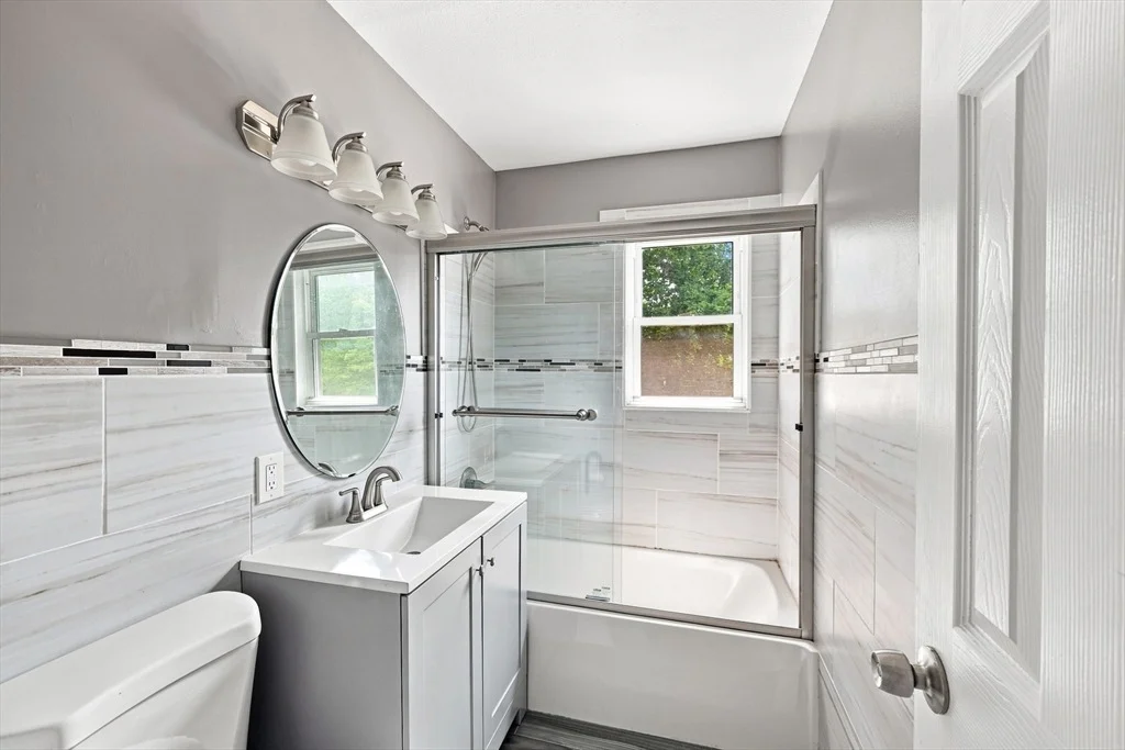 Photo of Unit C at 90 Colonial Cir