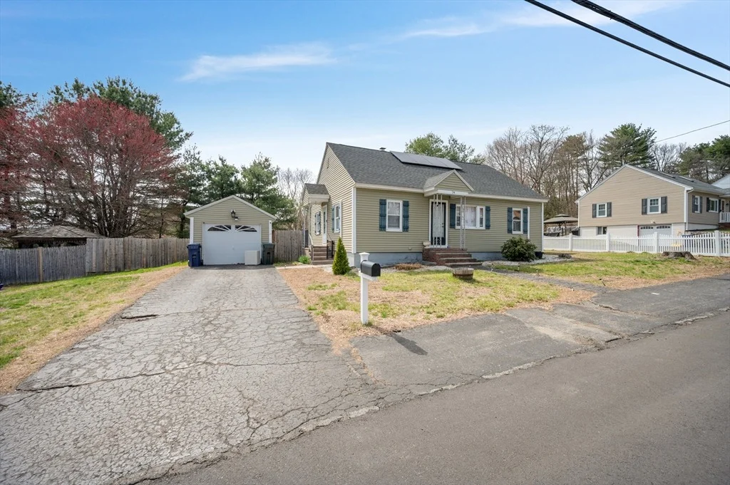Photo of 34 Bouchard Ave