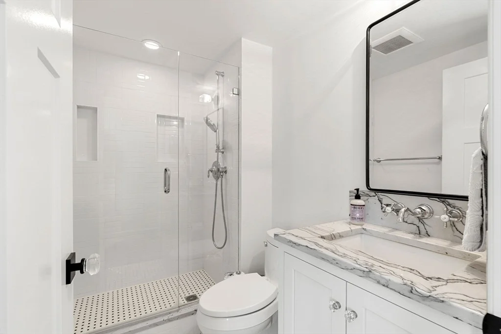 Photo of 18 Rose Ave