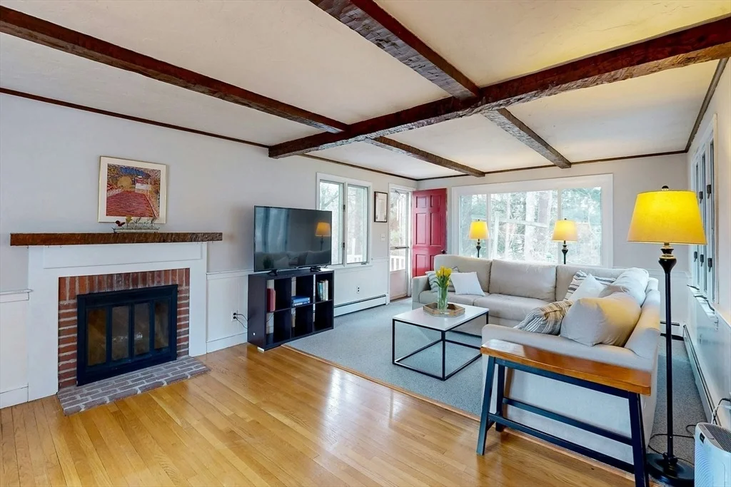 Photo of 65 Colonial Rd
