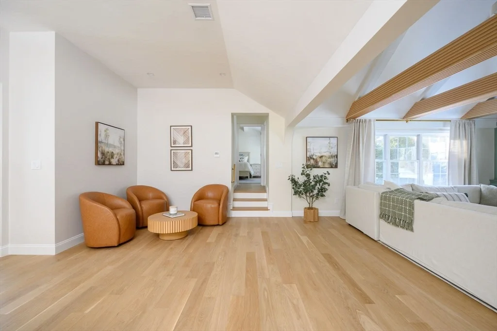 Photo of 19 Accord Pond Dr