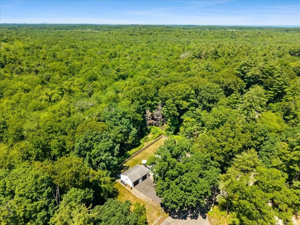 Photo of 822 First Parish Road