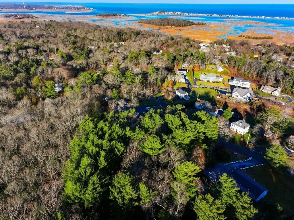 Photo of 44 Deerhill Ln