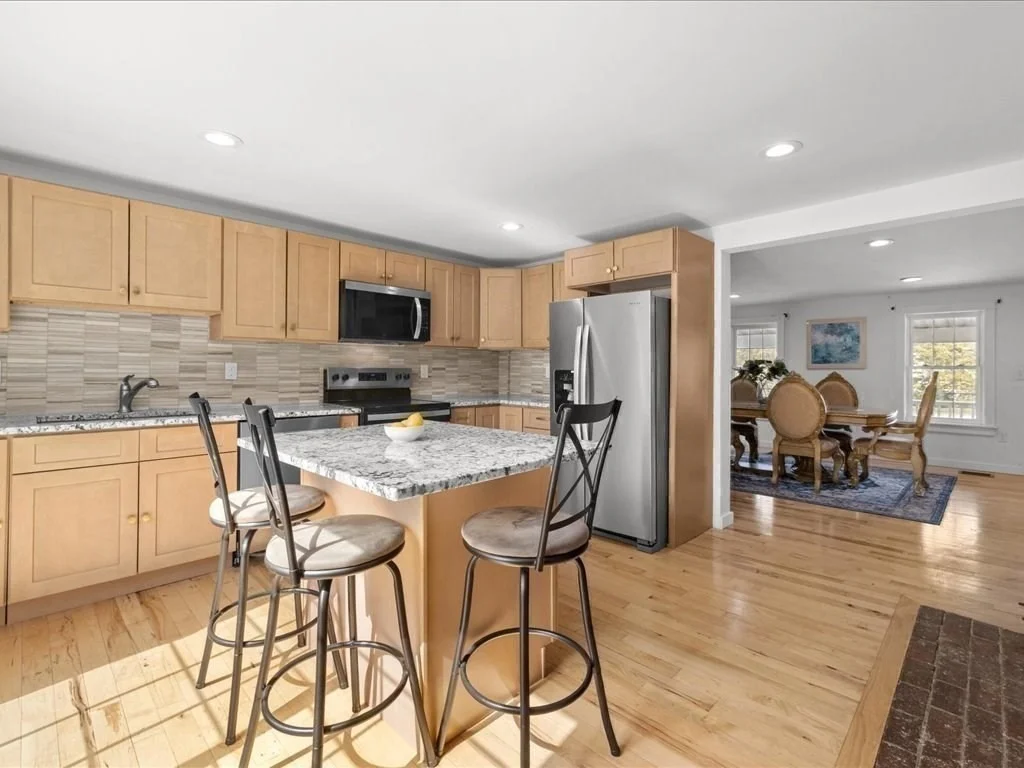 Photo of 555 Webster St.