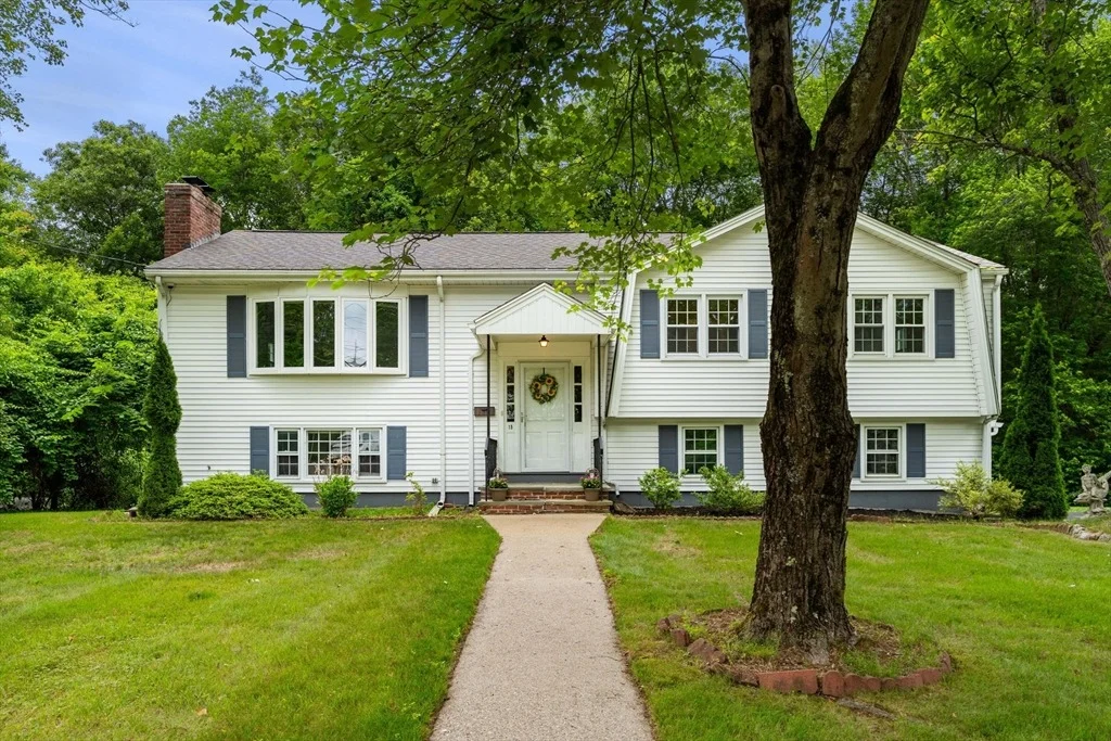Photo of 15 Stanford Dr