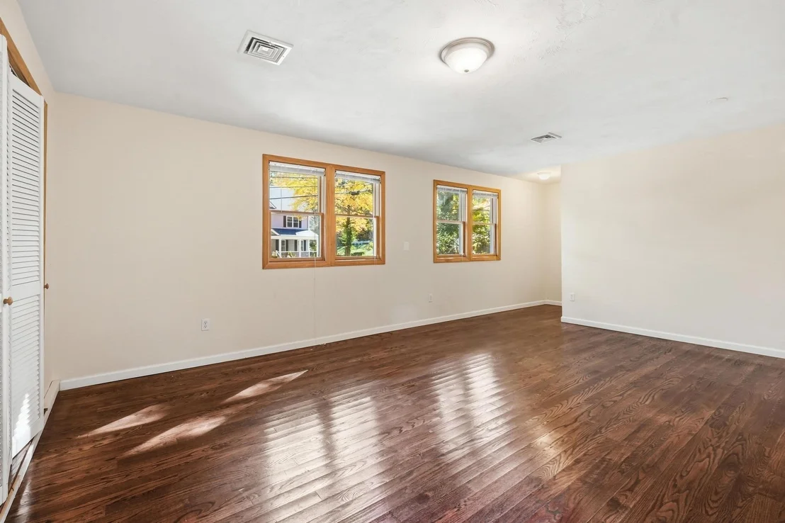 Photo of 17 Pathwood Ave