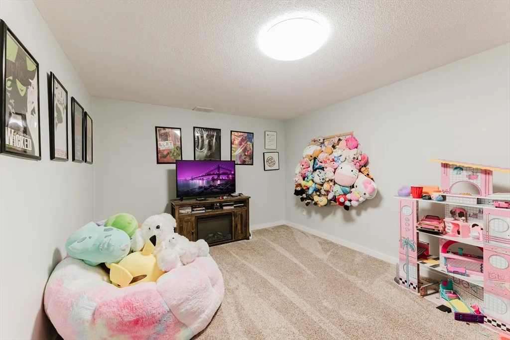 Photo of 649 Middle Rd