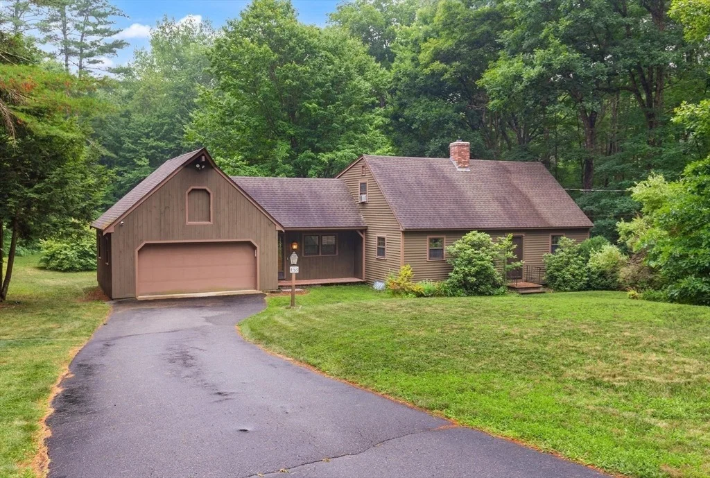 Photo of 653 Townsend Road