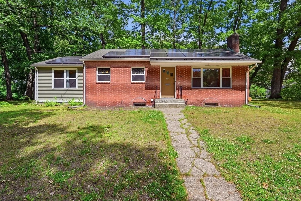 Photo of 881 Roosevelt Ave