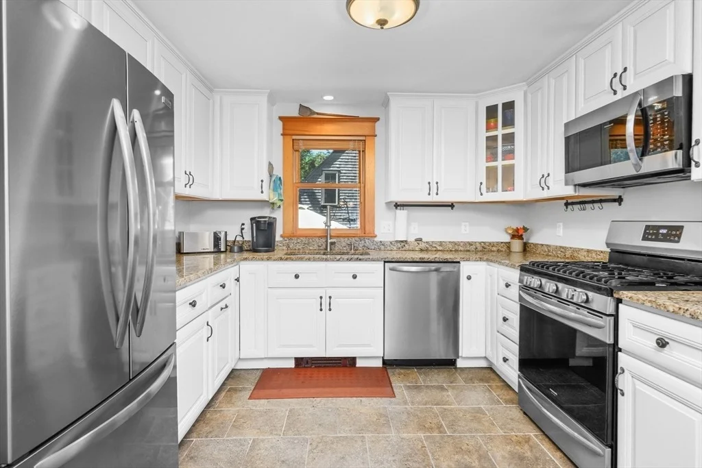 Photo of 213 Hinckley Rd