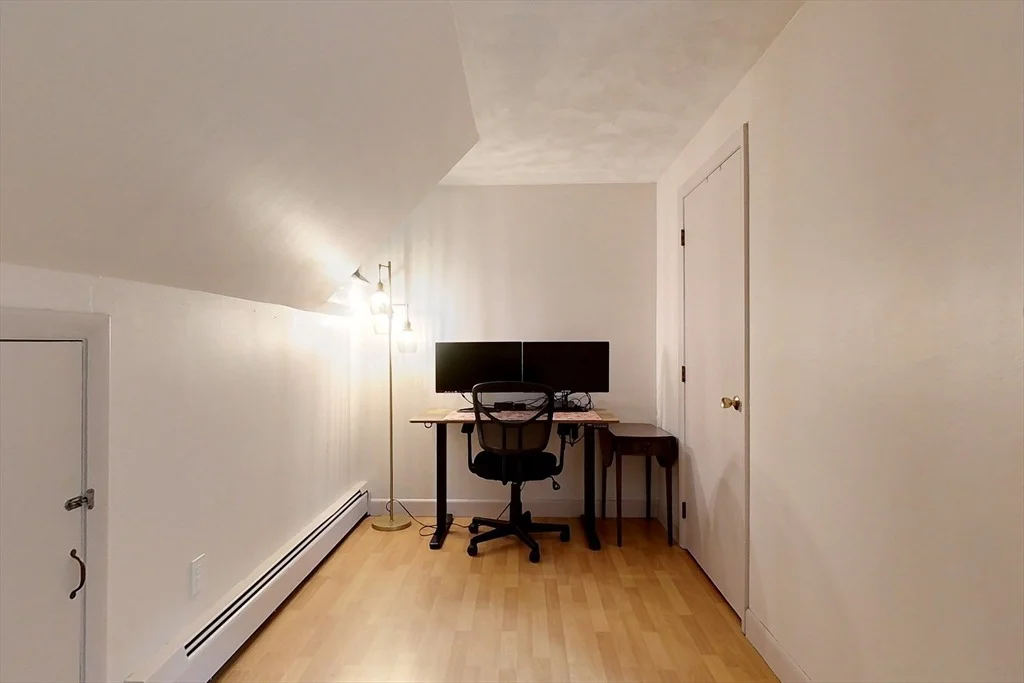 Photo of 211 Main St