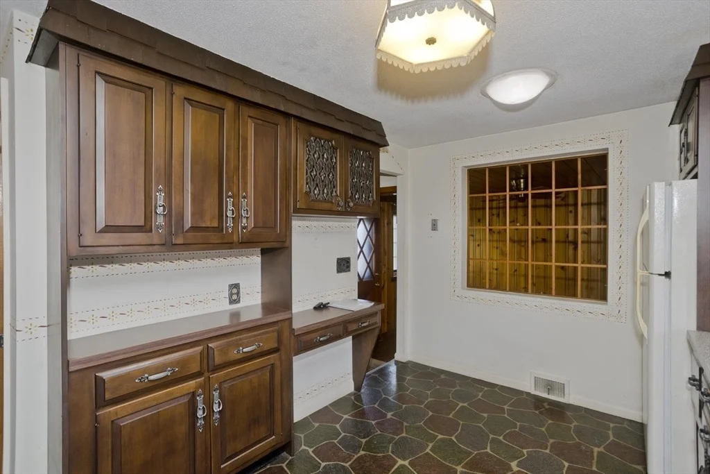 Photo of 83 Mayflower Ave
