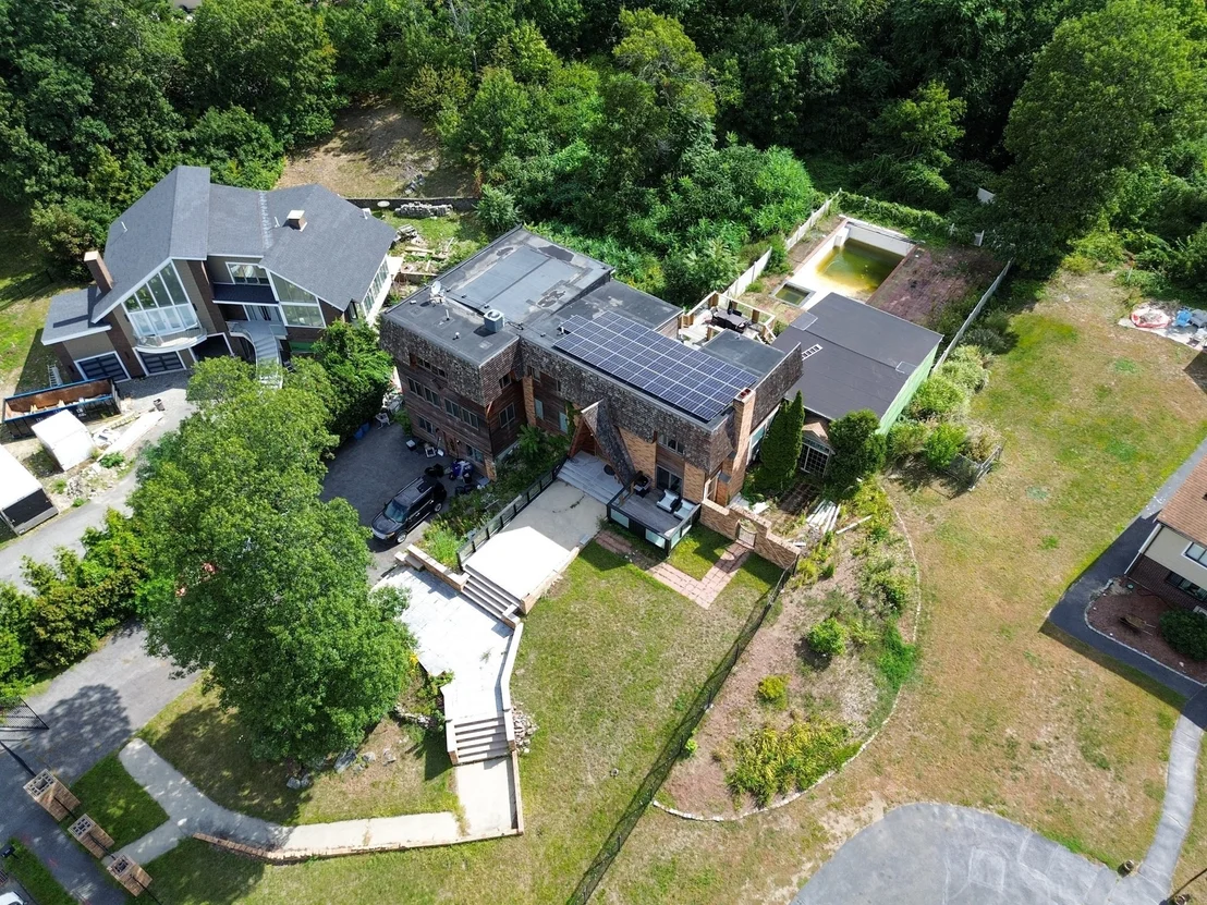 Photo of 12 Oakridge Dr