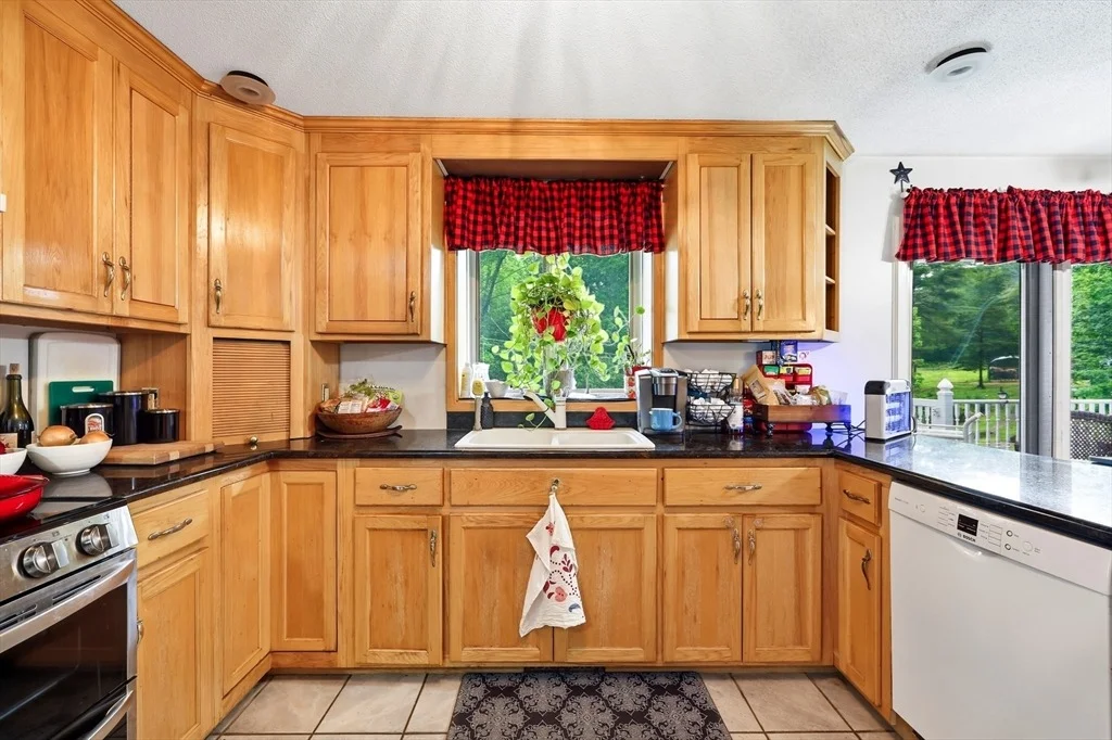 Photo of 10 Lyman Barnes Rd