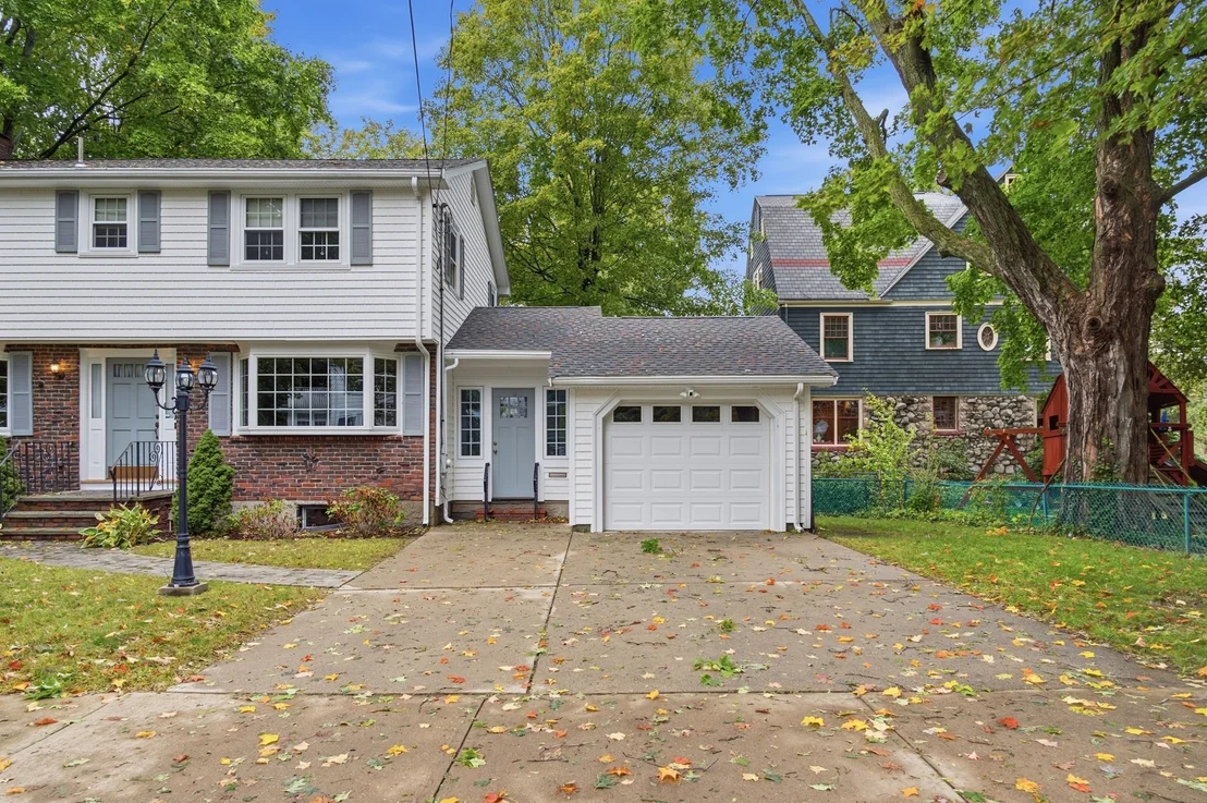 Photo of 11 Van Brunt Avenue