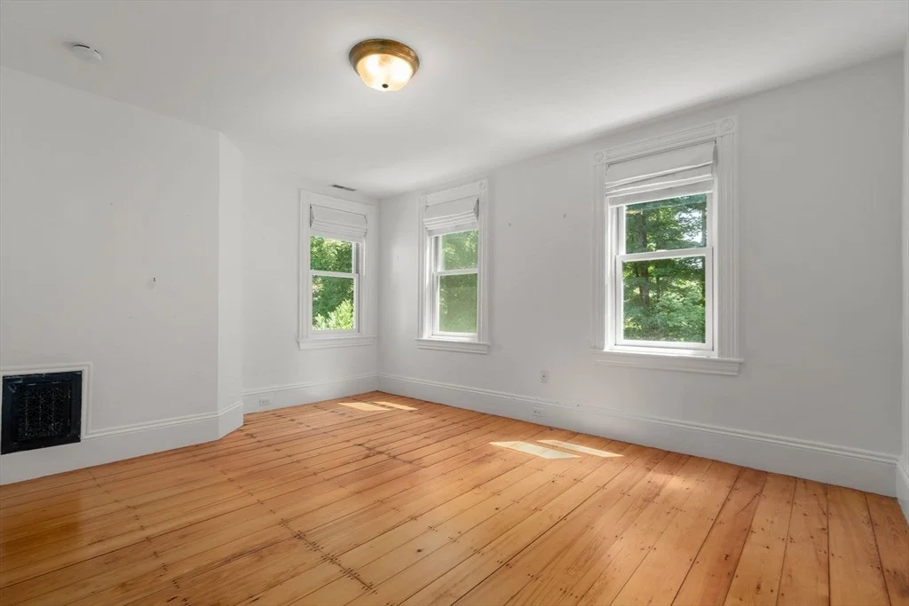 Photo of 302 Concord Road