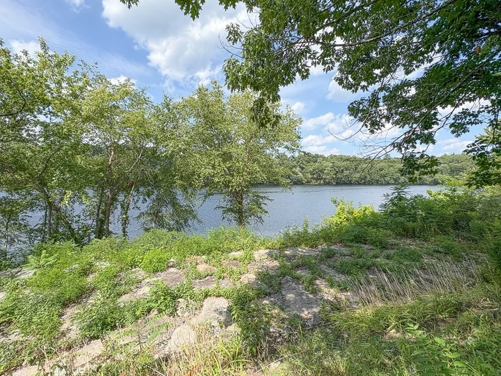 Photo of 220 River Rd