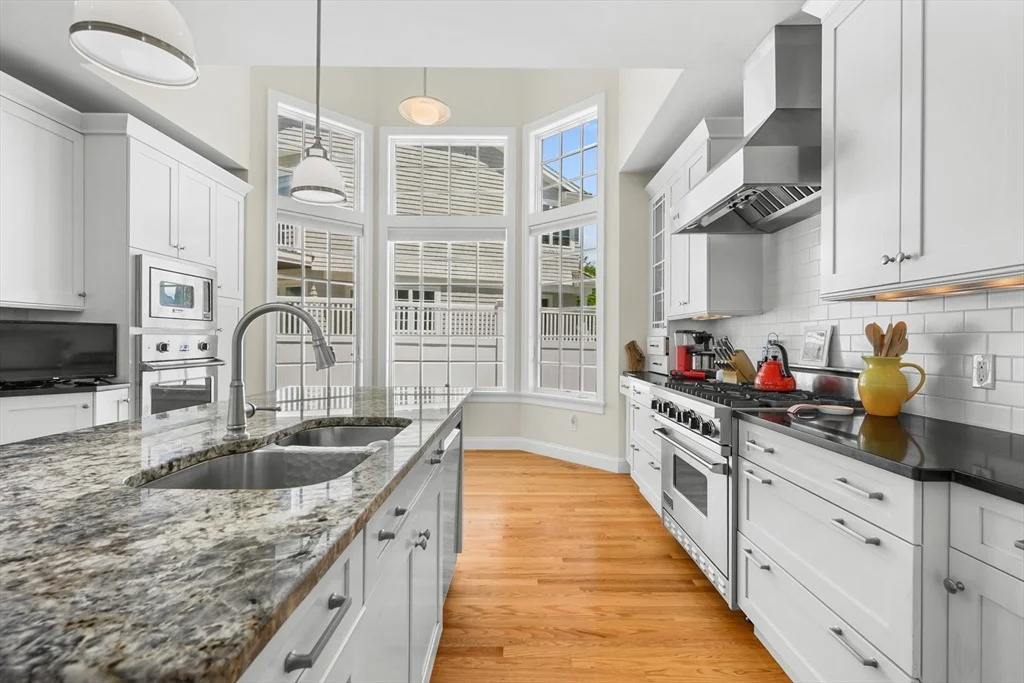 Photo of 129 Shore Dr W