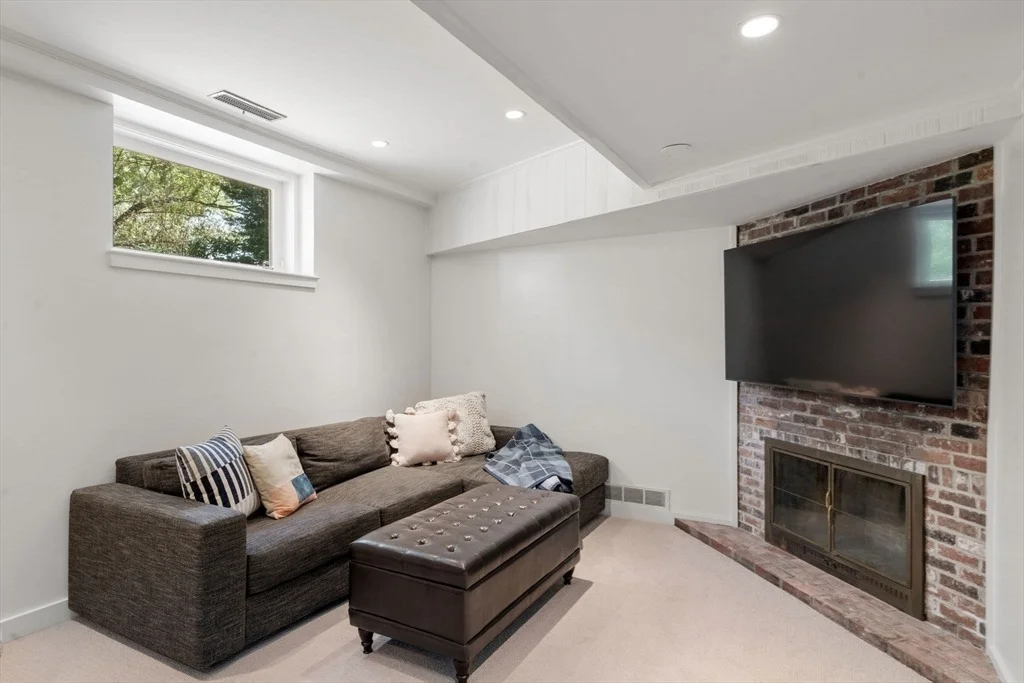 Photo of 14 Standish Rd