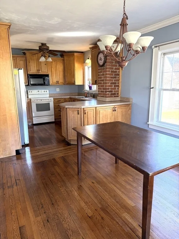 Photo of 180 Russell Rd