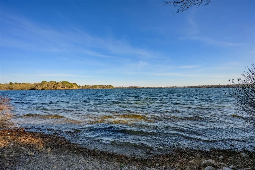 Photo of 74 Lakeview Dr