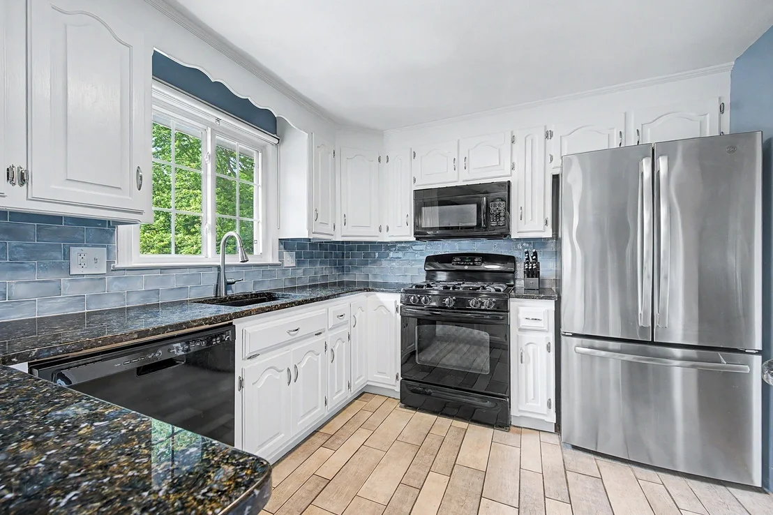 Photo of 592 Pond St