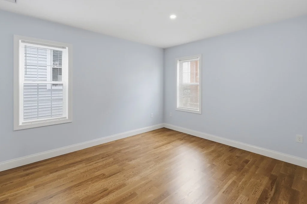 Photo of 489 Spring