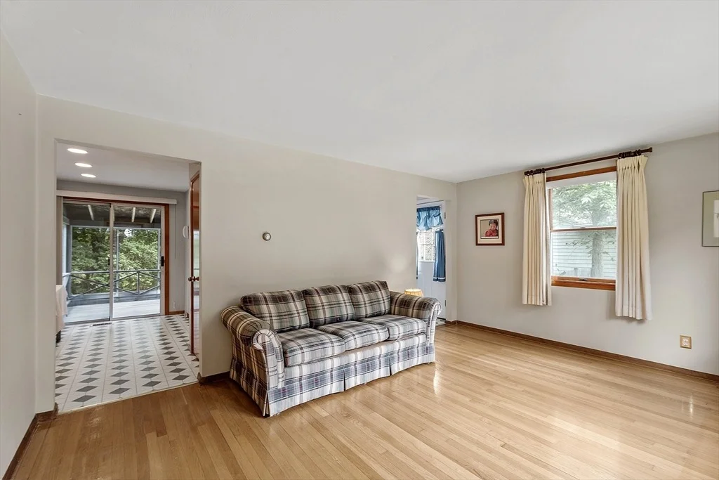 Photo of 471 Lowell St
