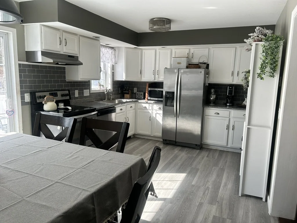 Photo of 4 Brookstone Dr
