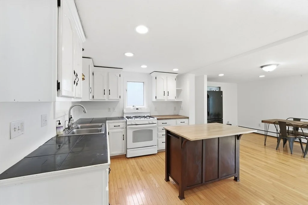 Photo of 77 Holden St