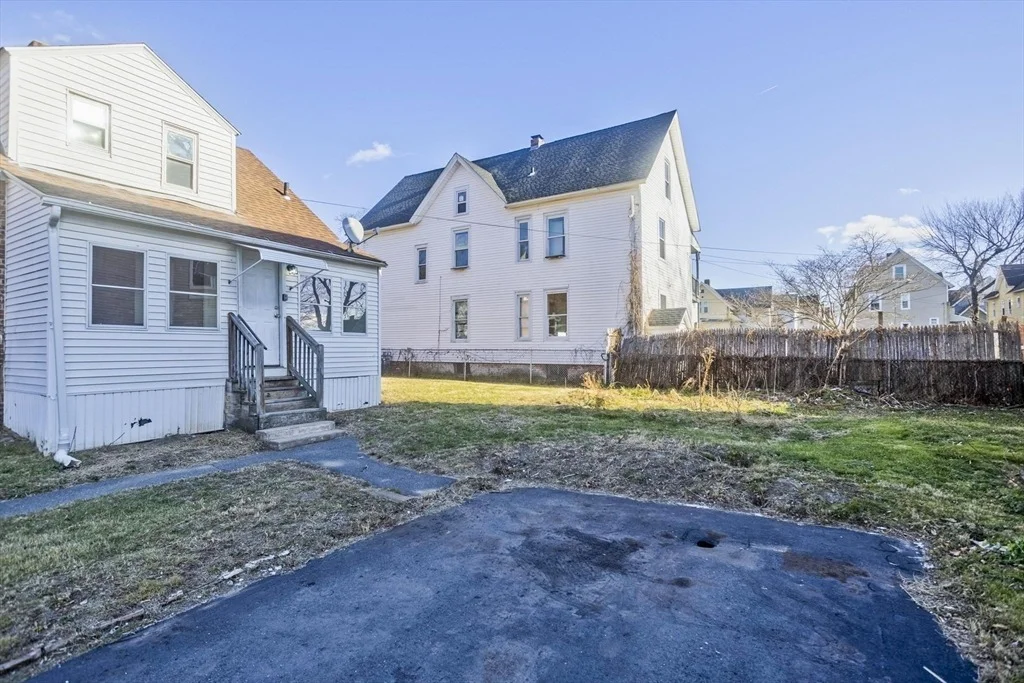 Photo of 182 Massasoit Street