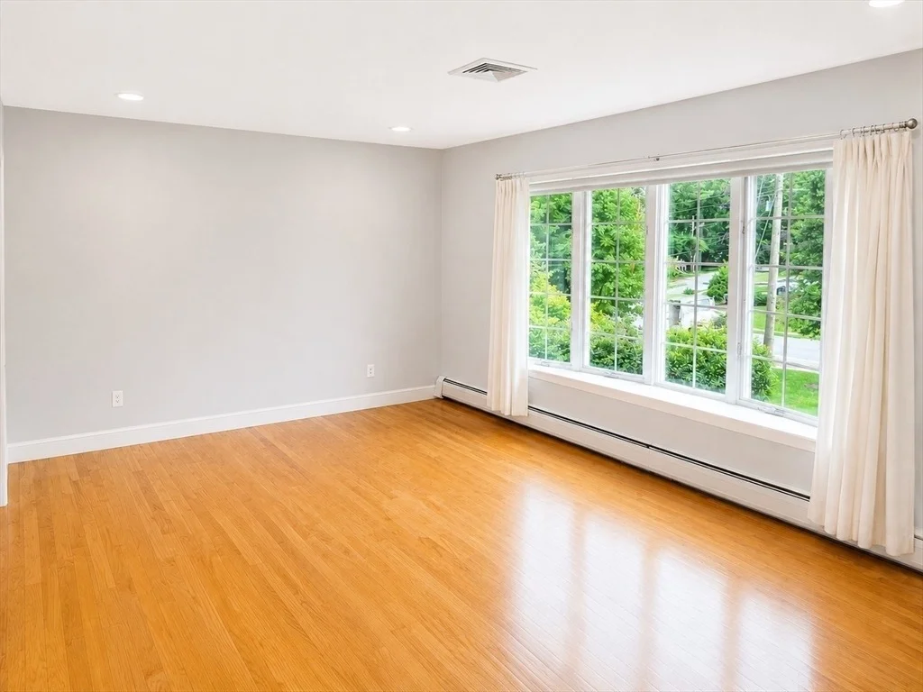 Photo of 22 Harvest Ln