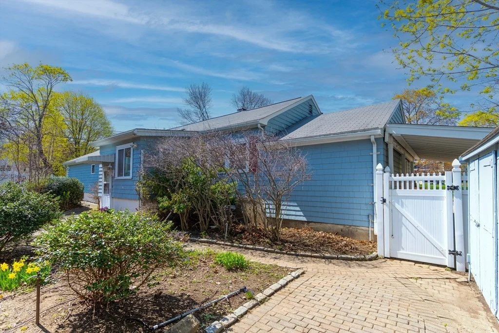 Photo of 12 Longmeadow Rd