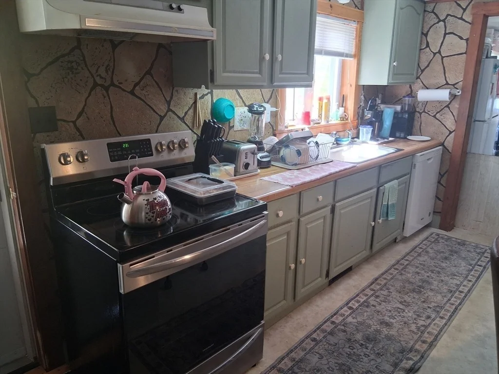 Photo of 465 Tully Rd