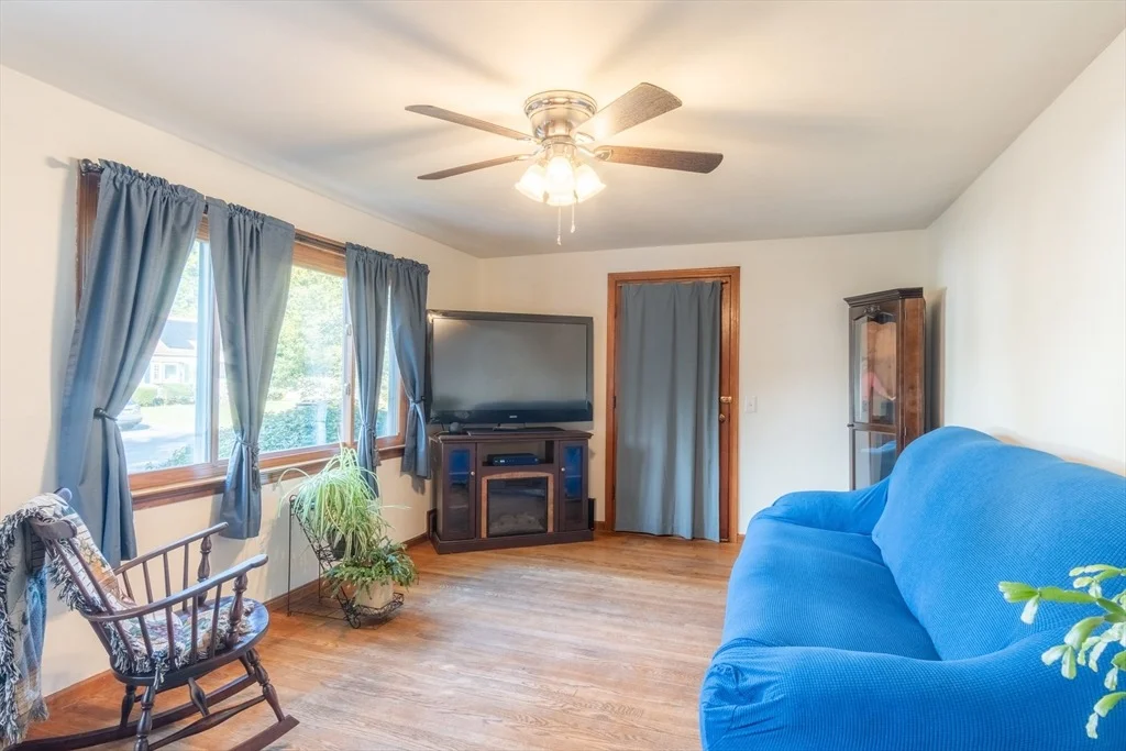 Photo of 21 Meadowlark Ln