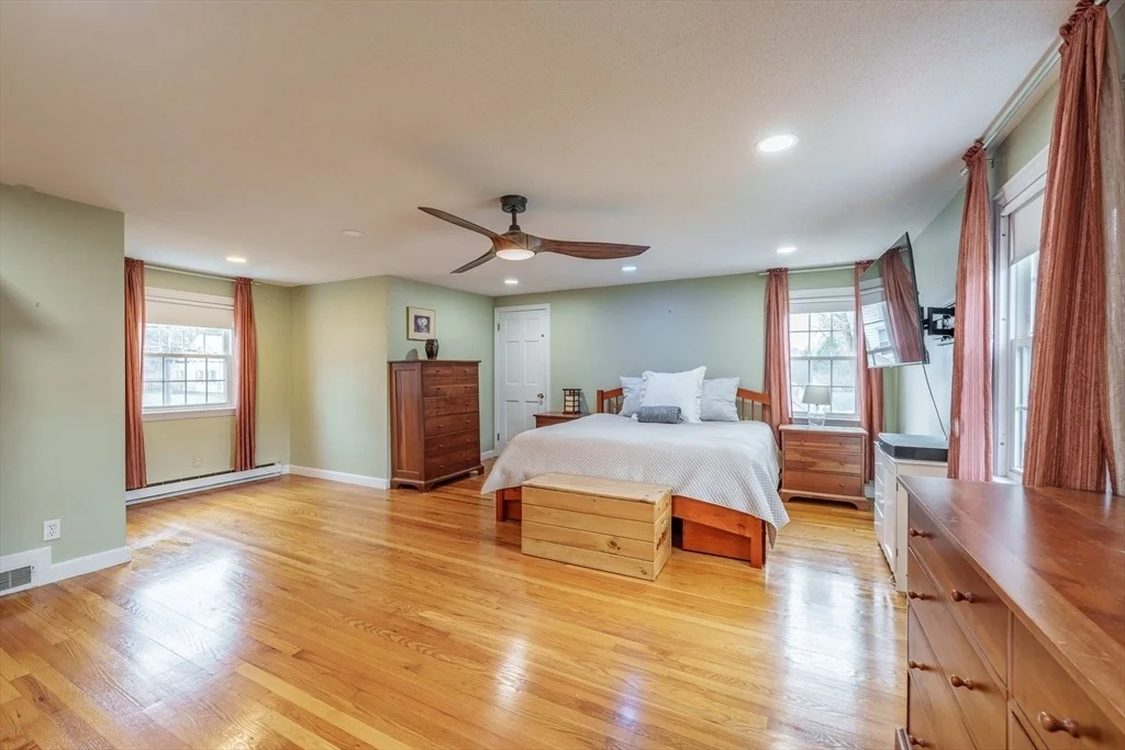 Photo of 236 Burbank Rd