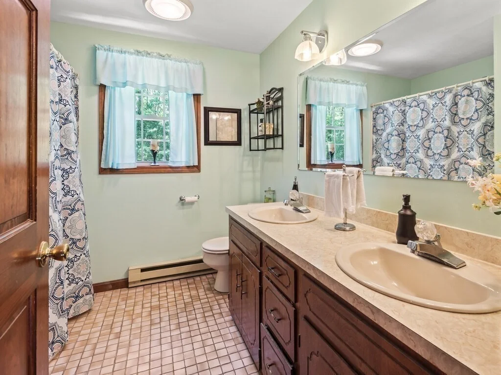 Photo of 3 Oakwood Dr
