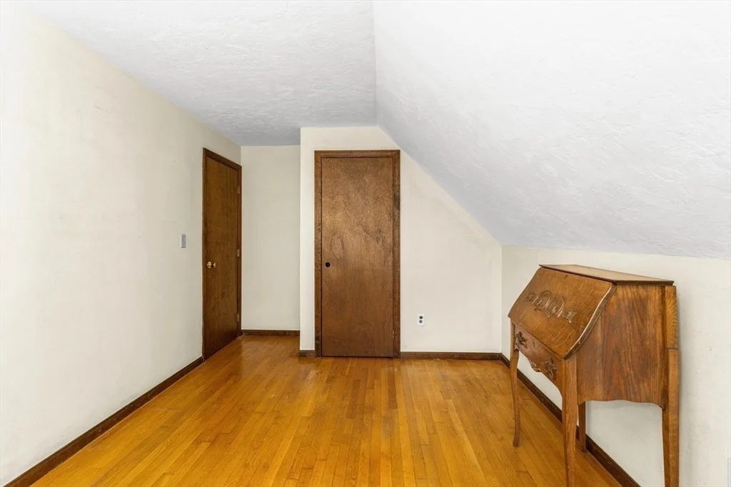 Photo of 955 Summer Street