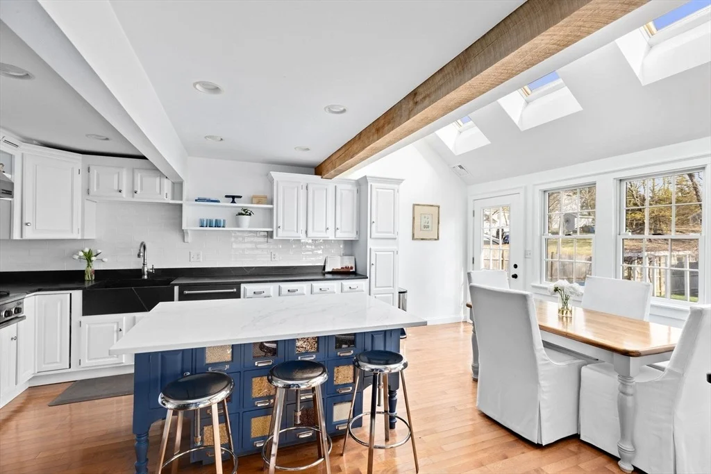 Photo of 10 Wompatuck Rd