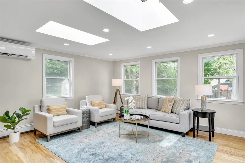 Photo of 7 Oakridge Ave