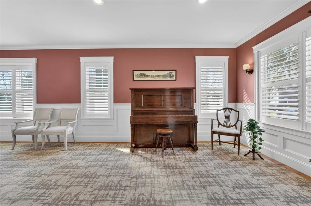 Photo of 176 Melrose Avenue