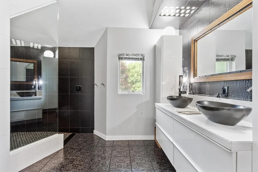 Photo of 60 Commonwealth Cir