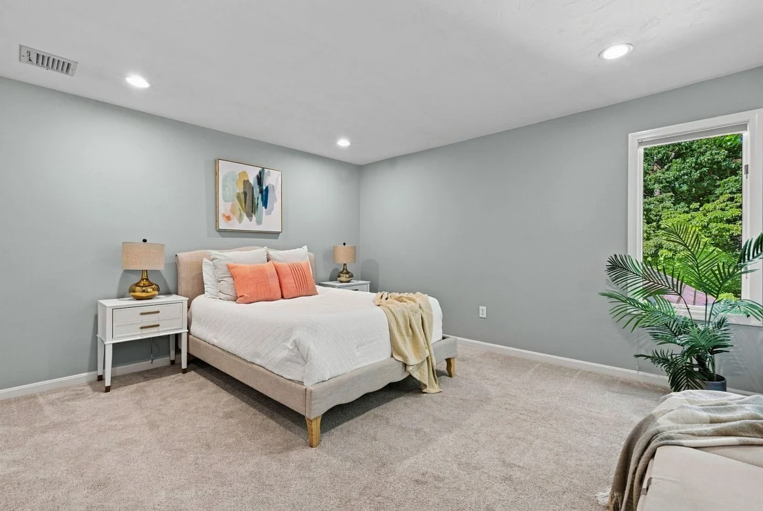 Photo of 4 Webster Cir