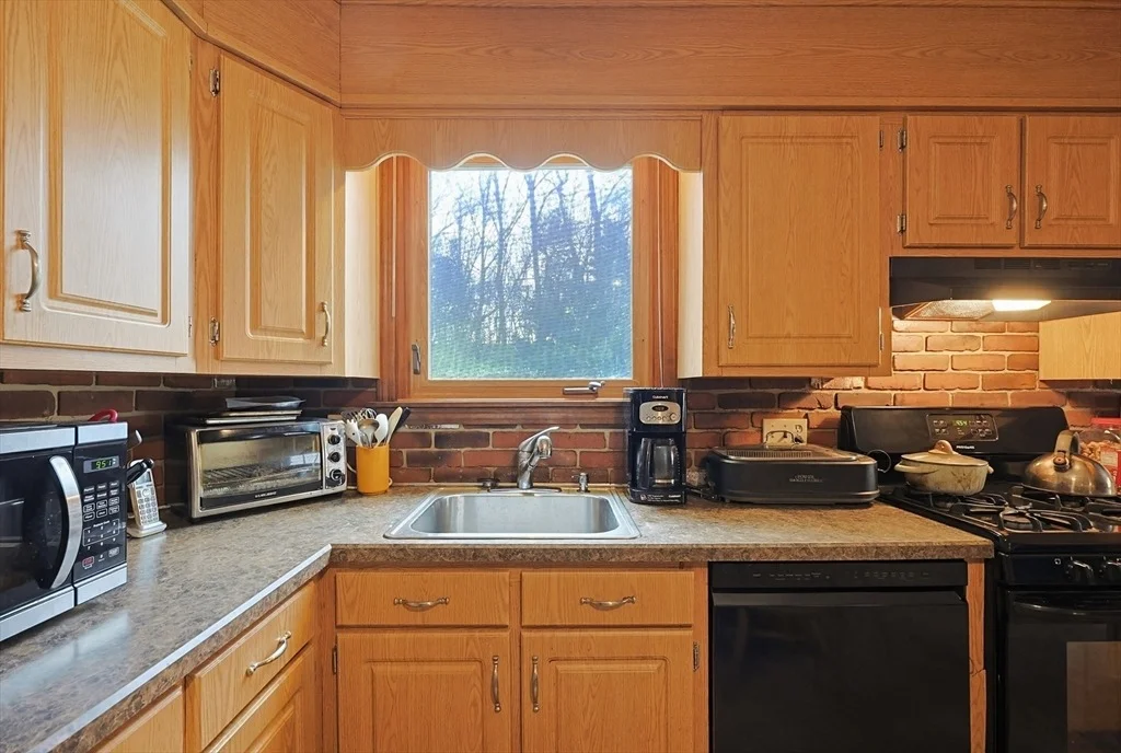 Photo of 5 Montgomery Dr