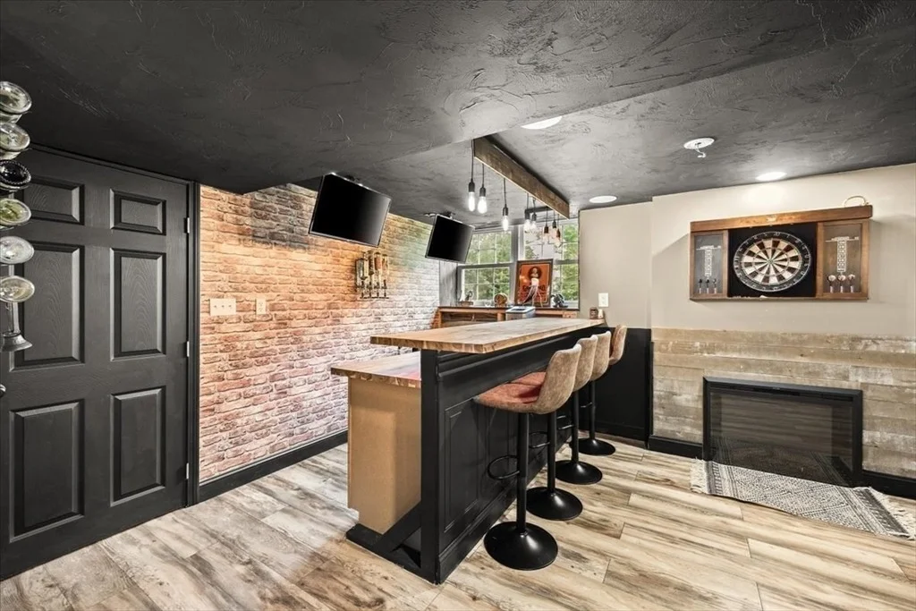 Photo of 8 Paddock Cir