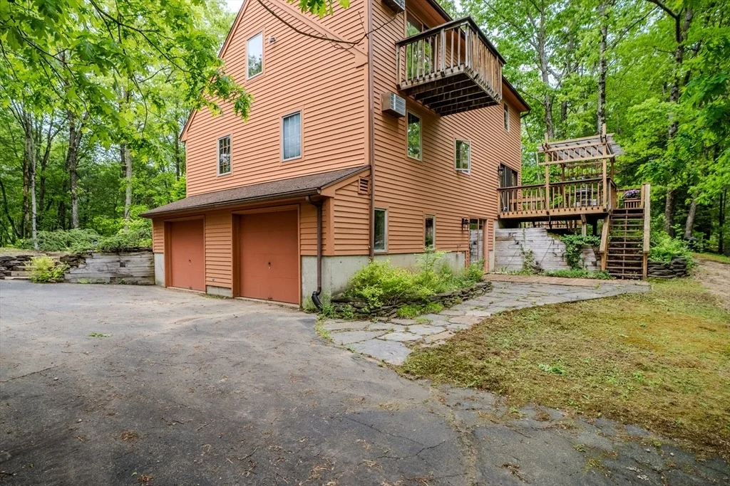 Photo of 102 Larkspur Dr