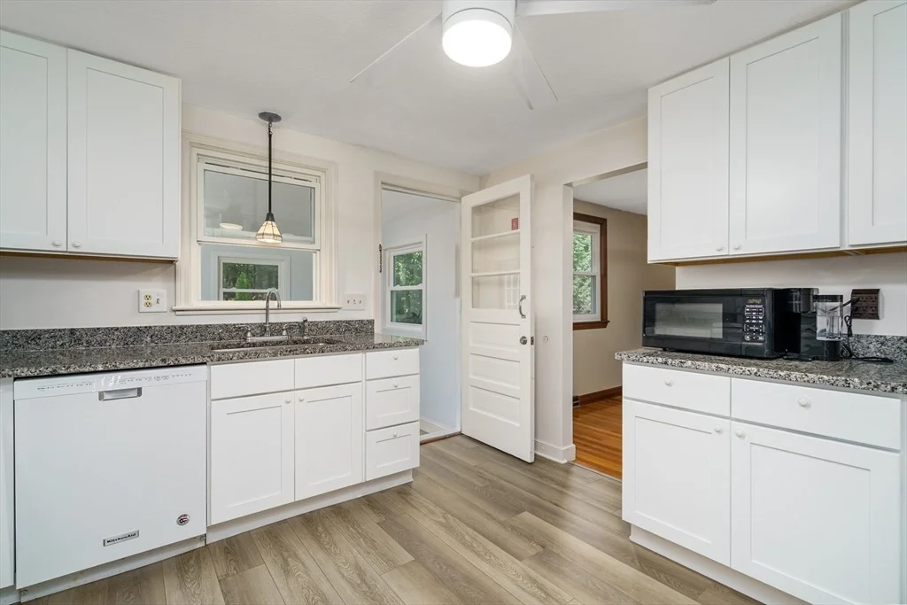 Photo of 18 Ruthellen Road