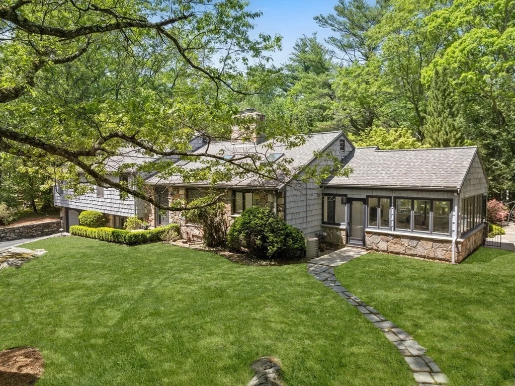 Photo of 169 Hickory Rd