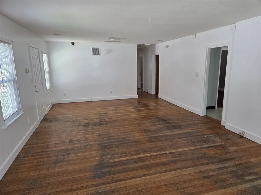 Photo of 499 Maple St